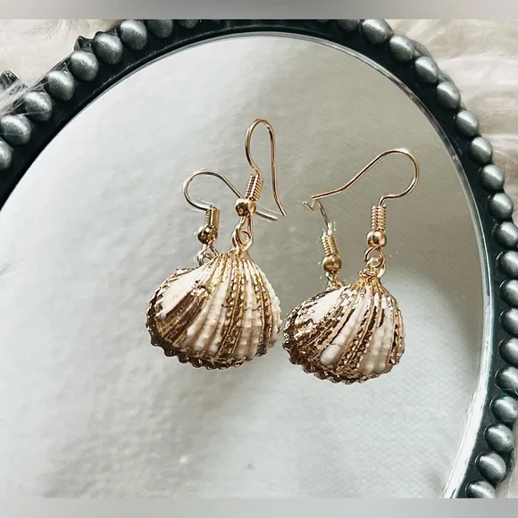 NEW Handmade Seashell Earrings 18k Gold Plated - Picture 3 of 7
